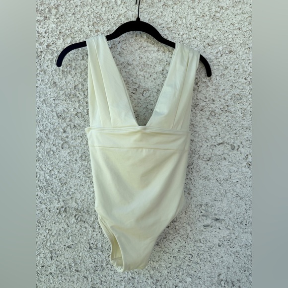✨NWT✨ ARUBA Ivory One Piece Monday Swimwear - Picture 1 of 7